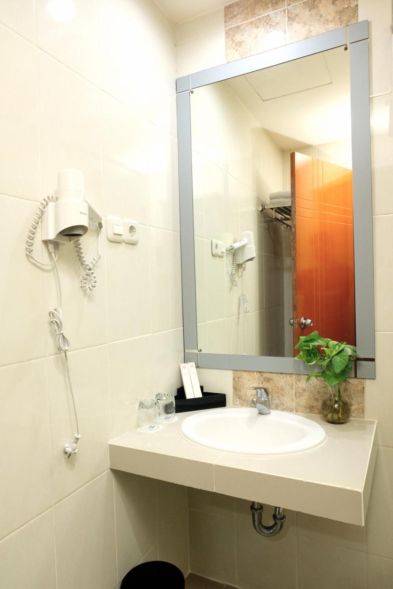 Halogen Hotel Airport Surabaya Sidoarjo Extérieur photo
