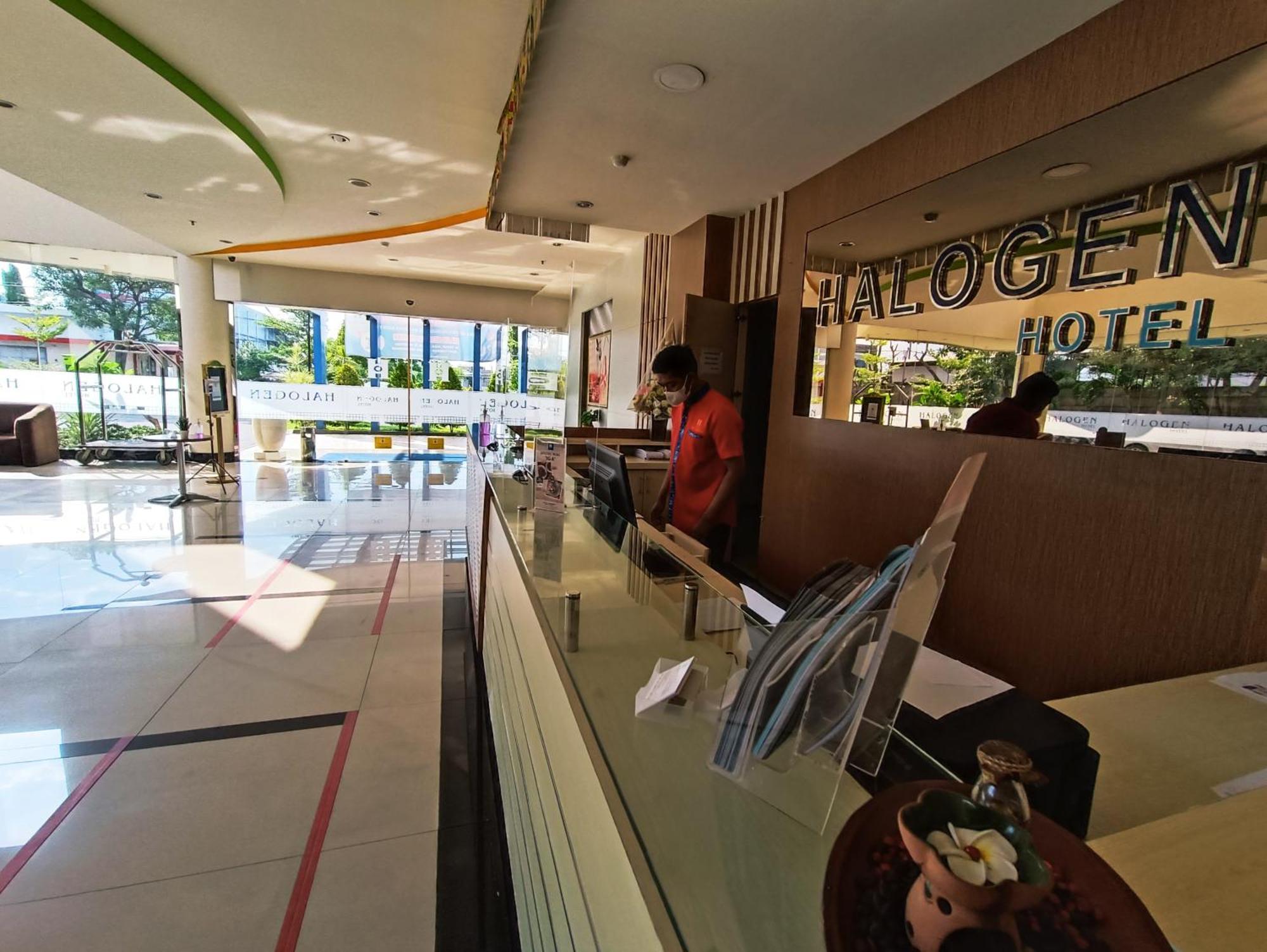 Halogen Hotel Airport Surabaya Sidoarjo Extérieur photo